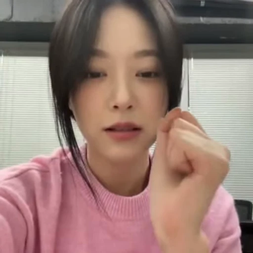 😘 Стикер «HYUNJIN» для Telegram