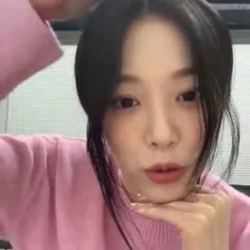 😂 Стикер «HYUNJIN» для Telegram