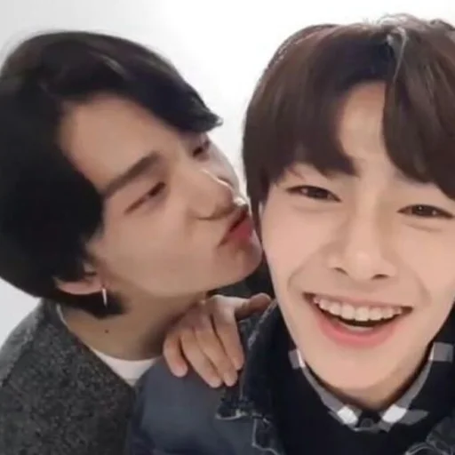 💞 Стикер «Hyun Jeong» для Telegram