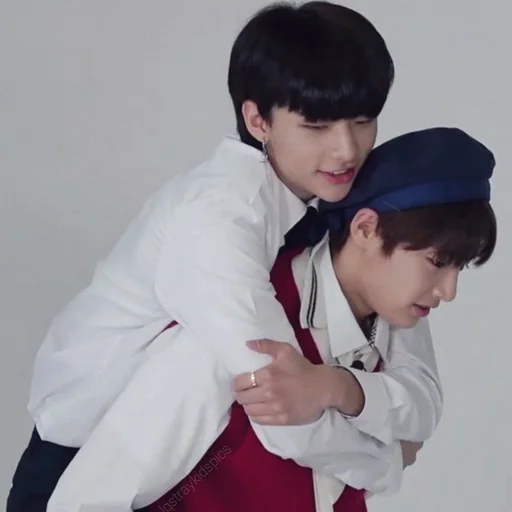 💞 Стикер «Hyun Jeong» для Telegram