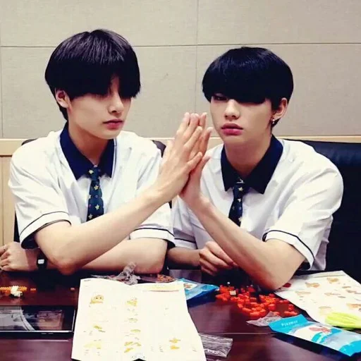 💞 Стикер «Hyun Jeong» для Telegram