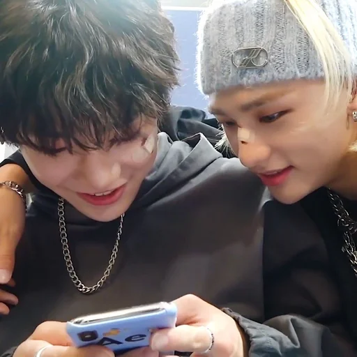 💞 Стикер «Hyun Jeong» для Telegram