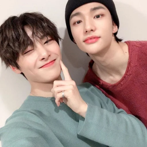 💞 Стикер «Hyun Jeong» для Telegram