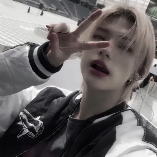 🥥 Стикер «hyunjin» для Telegram
