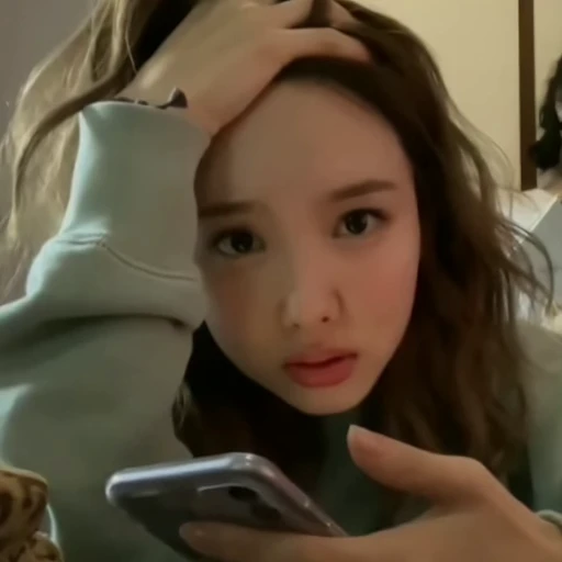 💯 Стикер «idols» для Telegram