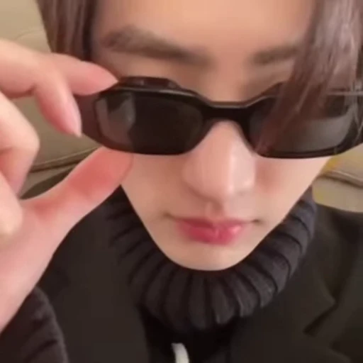 💯 Стикер «idols» для Telegram