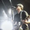 🫥 Эмодзи «blink 182» для Telegram