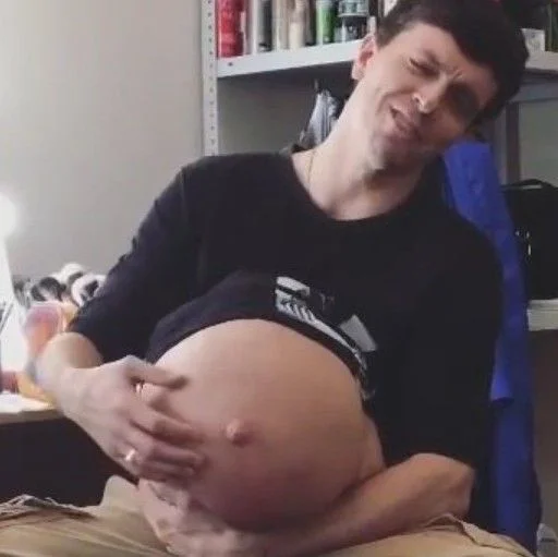 🤰 Стикер «время устроить вечеринку» для Telegram