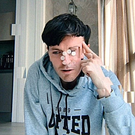 🧐 Стикер «время устроить вечеринку» для Telegram