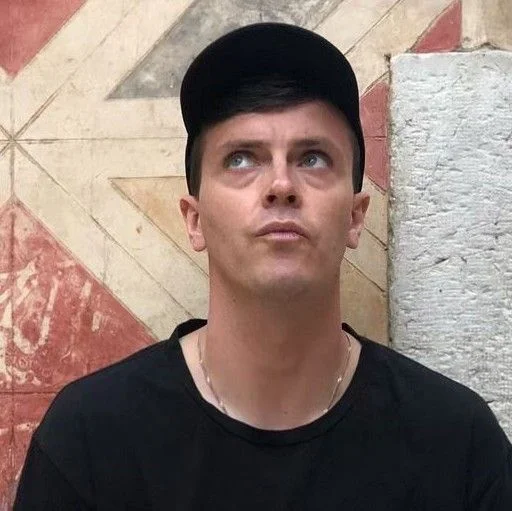 🧐 Стикер «время устроить вечеринку» для Telegram