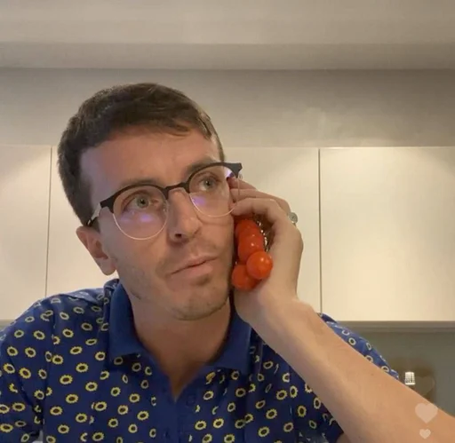 💁‍♂️ Стикер «толпа дебилов (Импровизаторы)» для Telegram