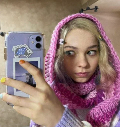 🥺 Стикер «ИндиЮшка» для Telegram