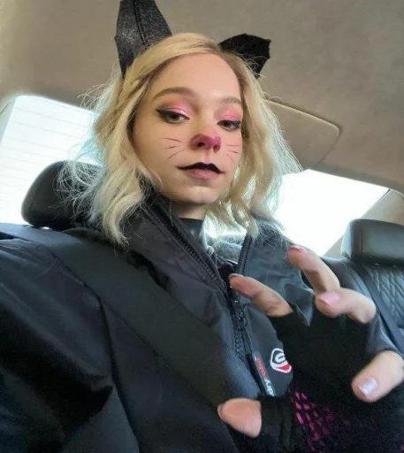 🐱 Стикер «ИндиЮшка» для Telegram