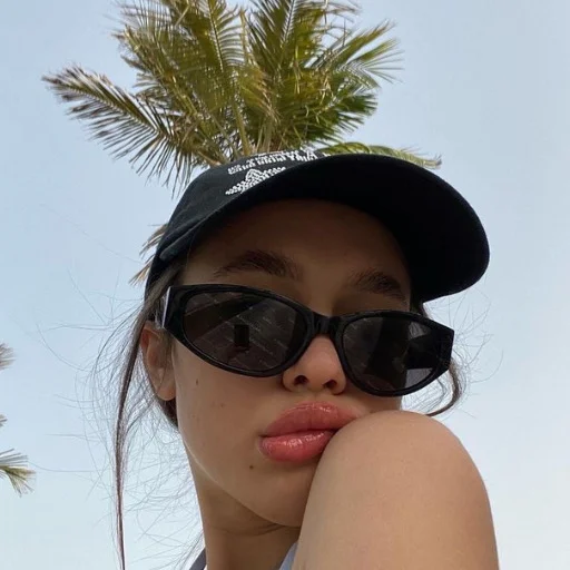 😎 Стикер «Languageelux» для Telegram