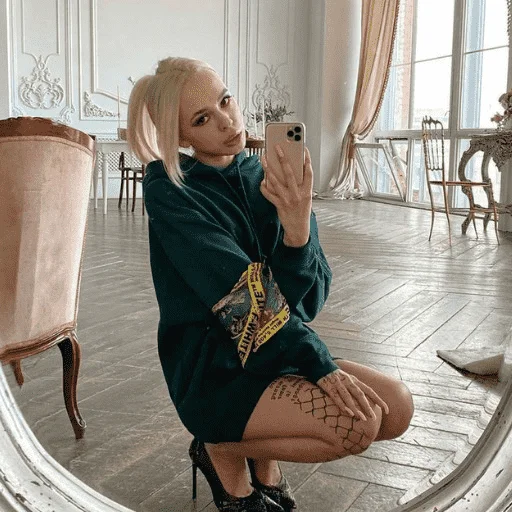 😒 Стикер «Languageelux» для Telegram