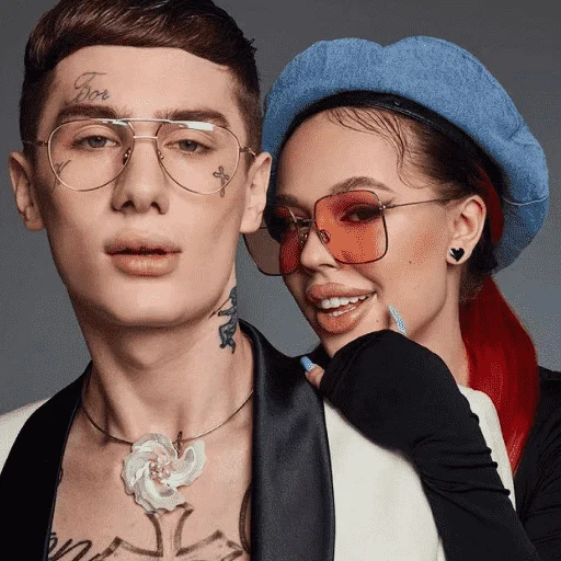 👩‍❤️‍💋‍👨 Стикер «Languageelux» для Telegram
