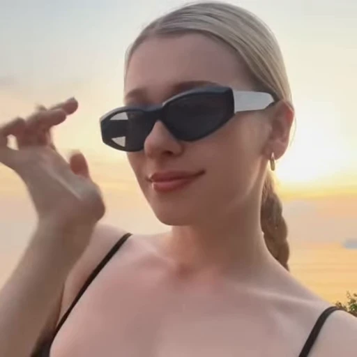 🌟 Стикер «инст рина» для Telegram