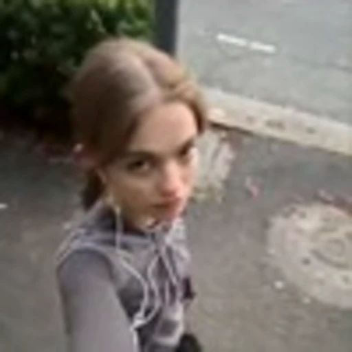 🤩 Эмодзи «Isabel Myers» для Telegram