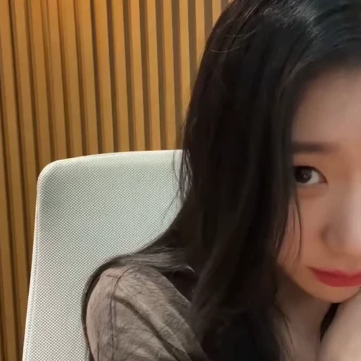 Стикерпак chaeryeong itzy для Telegram — скачать