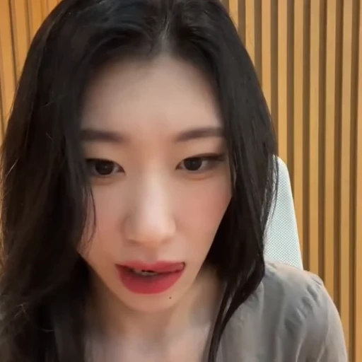 🥧 Стикер «chaeryeong itzy» для Telegram