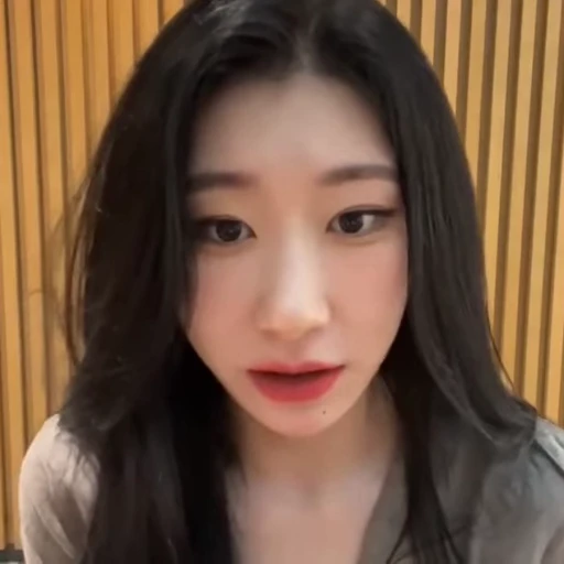 🥧 Стикер «chaeryeong itzy» для Telegram