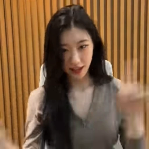 🥧 Стикер «chaeryeong itzy» для Telegram