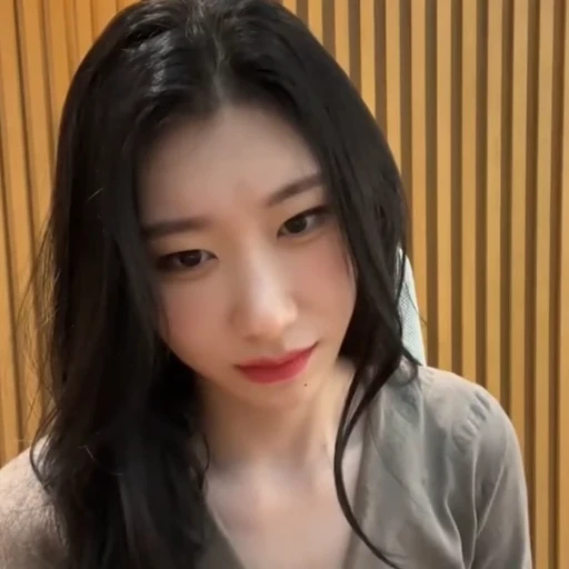 🥧 Стикер «chaeryeong itzy» для Telegram