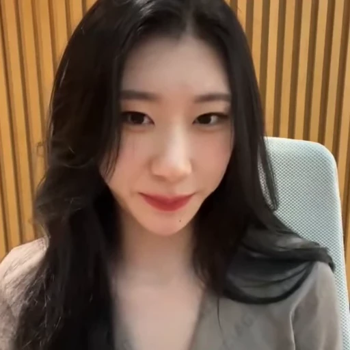 🥧 Стикер «chaeryeong itzy» для Telegram