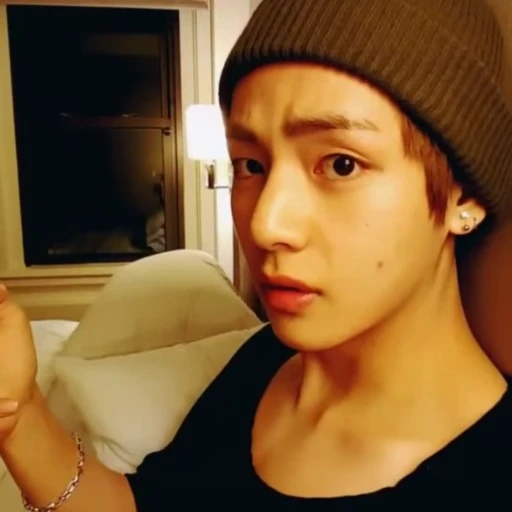 🌟 Стикер «taehyung bts» для Telegram