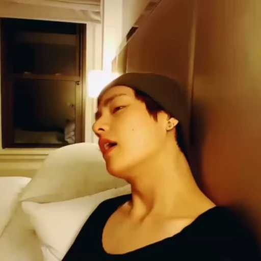 🌟 Стикер «taehyung bts» для Telegram