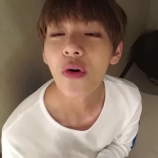 🌟 Стикер «taehyung bts» для Telegram