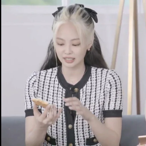 💜 Стикер «Jennie Blackpink» для Telegram