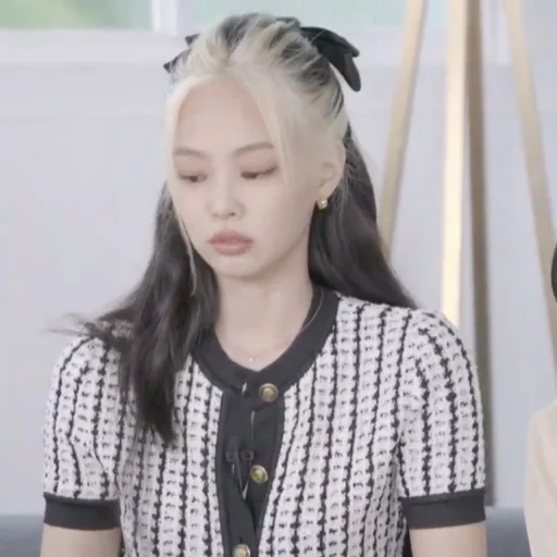 💜 Стикер «Jennie Blackpink» для Telegram