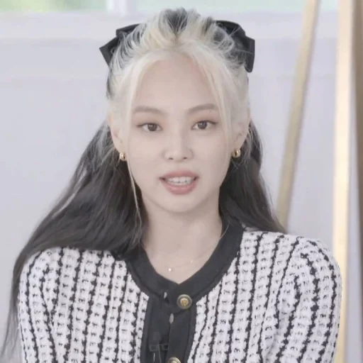 💜 Стикер «Jennie Blackpink» для Telegram