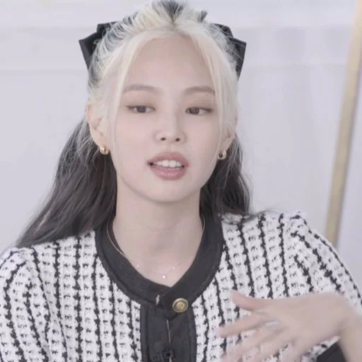💜 Стикер «Jennie Blackpink» для Telegram