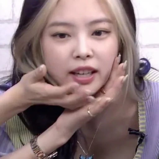 💜 Стикер «Jennie Blackpink» для Telegram