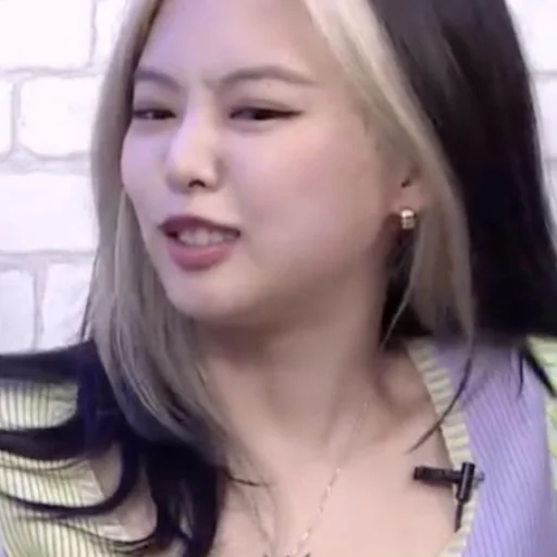 💜 Стикер «Jennie Blackpink» для Telegram