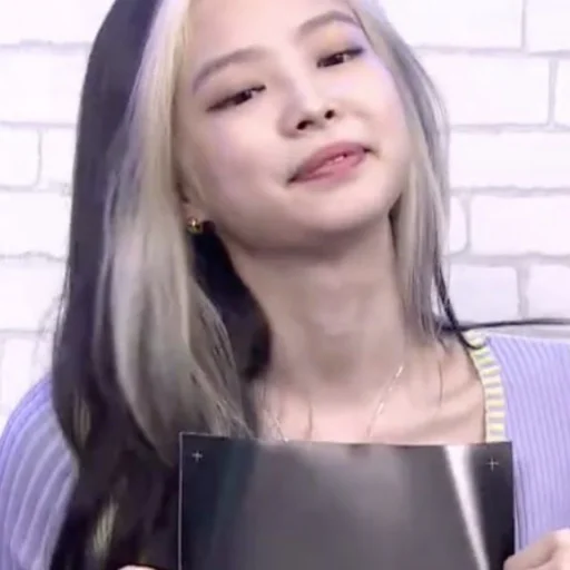 💜 Стикер «Jennie Blackpink» для Telegram