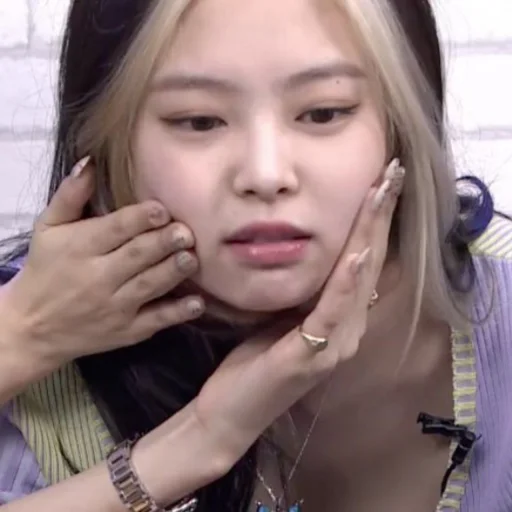 💜 Стикер «Jennie Blackpink» для Telegram