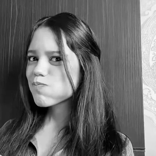 🌟 Стикер «Jenna Ortega» для Telegram