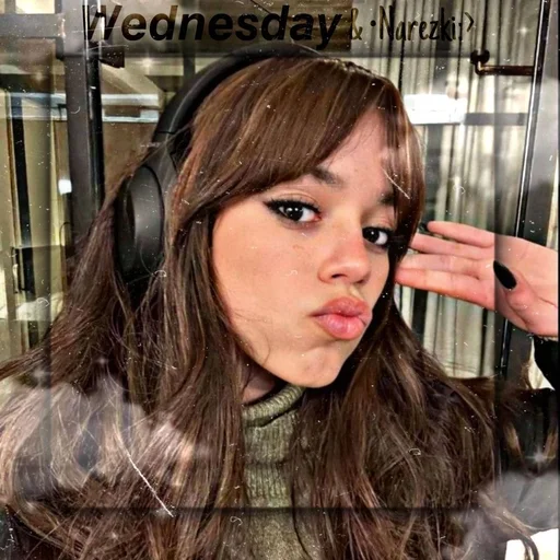 😗 Стикер «Jenna Ortega» для Telegram