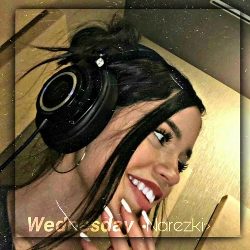 😁 Стикер «Jenna Ortega» для Telegram