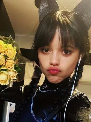 😗 Стикер «Jenna Ortega» для Telegram