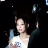 Стикер 31 Jennie