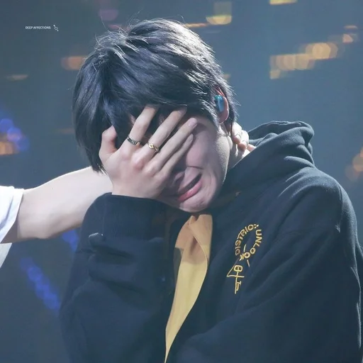 😭 Стикер «jeongin» для Telegram
