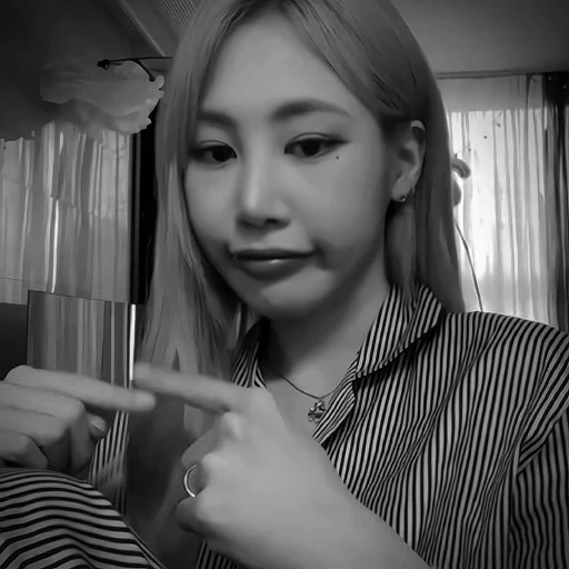 🖤 Стикер «itzy ryujin» для Telegram