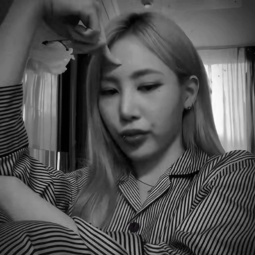 🖤 Стикер «itzy ryujin» для Telegram