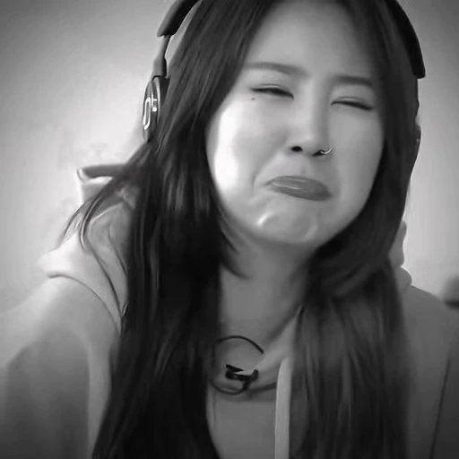 🥺 Стикер «itzy ryujin» для Telegram