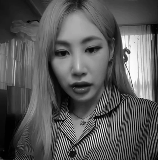 🖤 Стикер «itzy ryujin» для Telegram