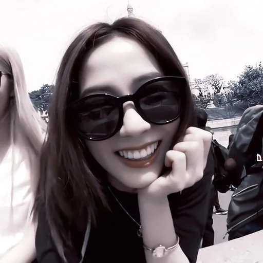 🌟 Стикер «Miss Jisoo» для Telegram